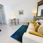 2 Bedroom Forville. 8 Mins From The Palais. 328