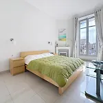 2 Bedroom Forville. 8 Mins From The Palais. 328