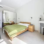 2 Bedroom Forville. 8 Mins From The Palais. 328