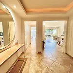 Luxurious 2-Bedroom Pointe Croisette, Sea View, Private Parking