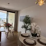 Studio Vue mer et Piscine Climatisation Wifi