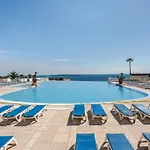 Apartment With Garden, Pool, Sea View And Parking