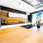 Design Yourhosthelper