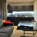 Studio Steps From The Palace, Beach, City Center
