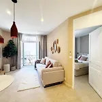 Beach & Palais - 2 Min Away, Balcony