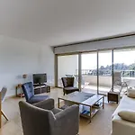 Leader Boulevard Flat With Terrace By Guestready