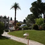 Le Chateau Des Artistes