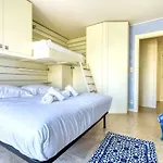 Sea View Flat, Beach Access By Guestready