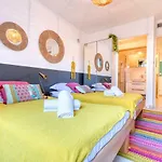 Nice Apartment With Private Garden, Pool & Parking