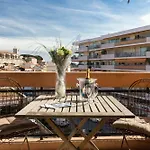 Modern 3 Bedroom, 3 Bathroom Accommodation Near Cannes Old Town Walking Distance To Palais 330