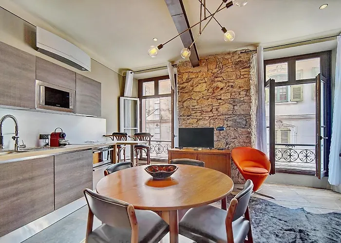Mmogroom - Industrial Style - Spacious - Ac - Wifi- City Center