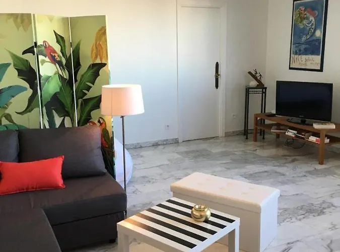 Cannes President Vue Mer