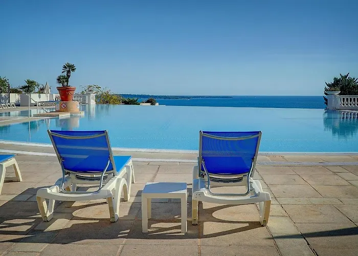 Immogroom - 2 Rooms - Pool - Garden - Terrace - Parking - Ac