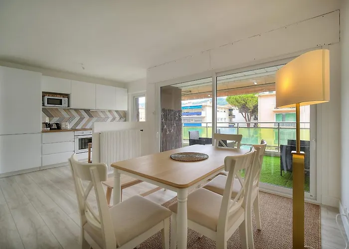 Immogroom - Terrace - Near Shops - Parking - Wifi - Ac Livingroom
