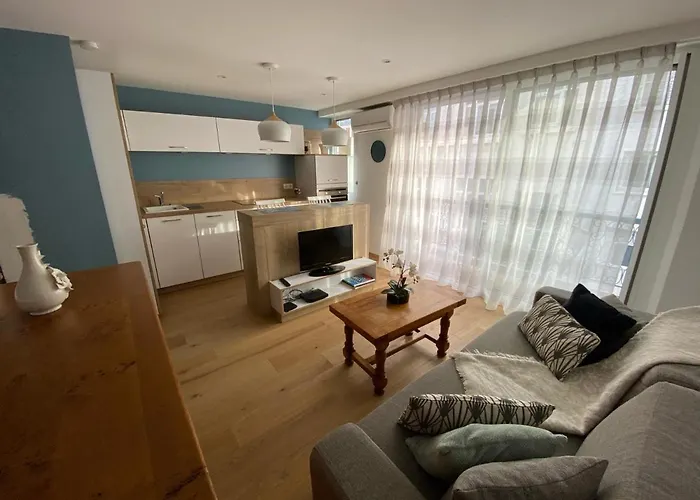Studio 30 M2 Hyper centre, Neuf, Parking Gratuit, 3 Étoiles