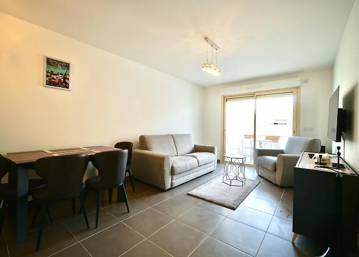 Apartment Montaigne