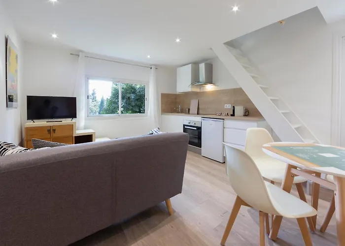 Atypical Tiny House Of 40M2 Looking Over A Garden In The Center Of Cannes