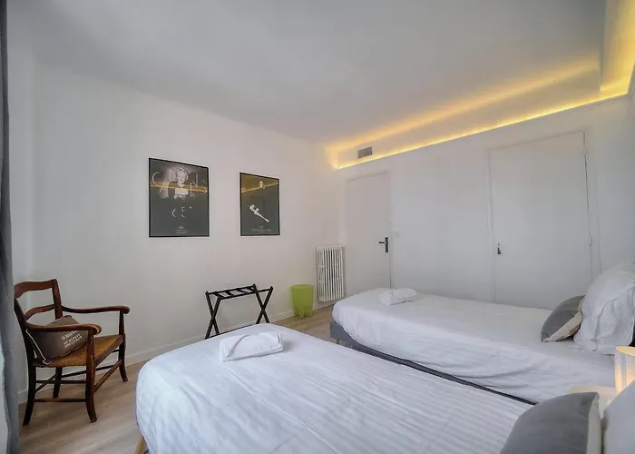 Immogroom - Spacious 3-Room Apartment - Garage - Terrace - Air Conditioning