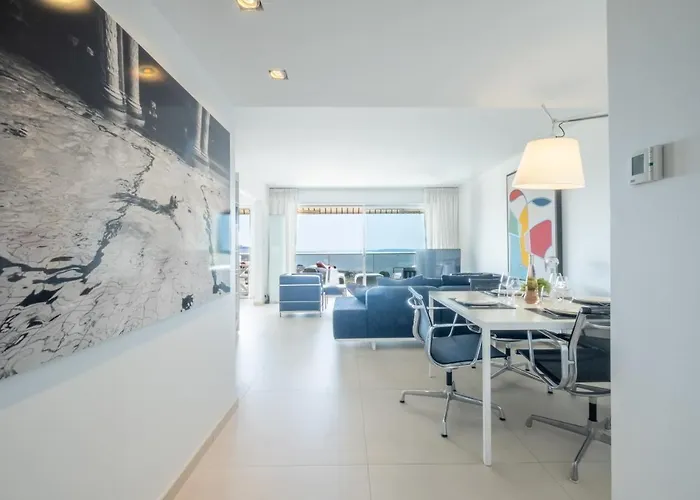 Elegant 3-Room Apartment With Terrace Pool & Island Views