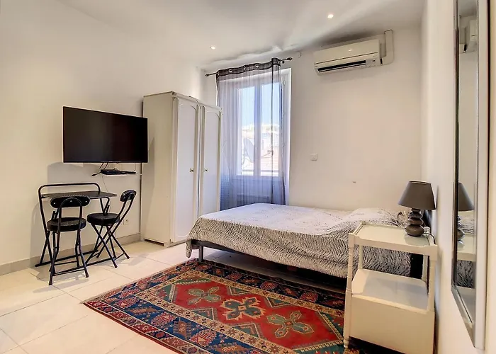 Studio Carre D\'Or. 2 Mins From The Croisette. 143