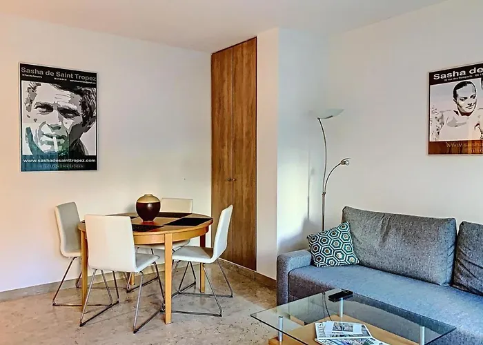 Henri Camille Real Estate - Golden - One Bedroom Apt Swimming Pool
