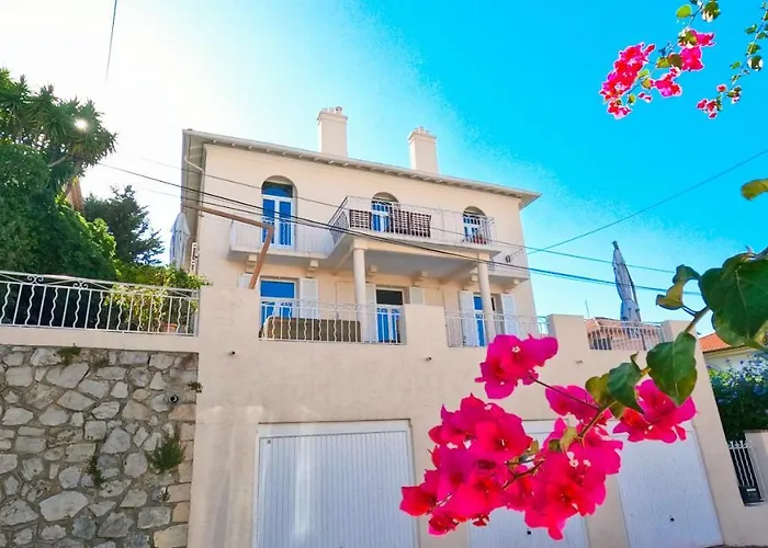 Superbe Maison 6 Ch, 4 Sdb, Terrasses Et Billard
