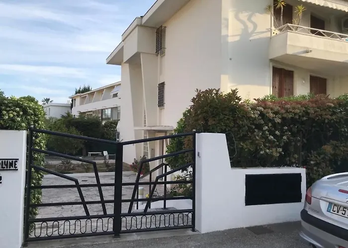 Design Studio Terrace And Beach Live In Marlyne