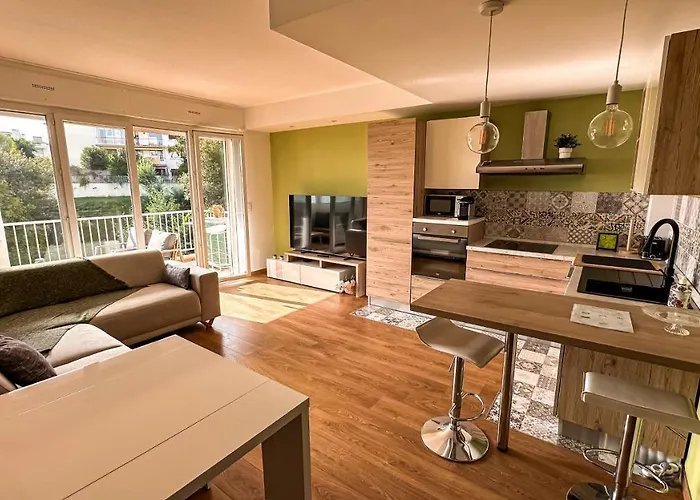 -Elegant Apartment- Near The Center And Sea