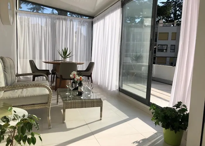 Appartement Montfleury, 2 Terrasses, 2 Chambres , 2 Sdb , Pkg Prive Piscine, 15 Min Walk To Croisette Beach And Palais Des Festivals