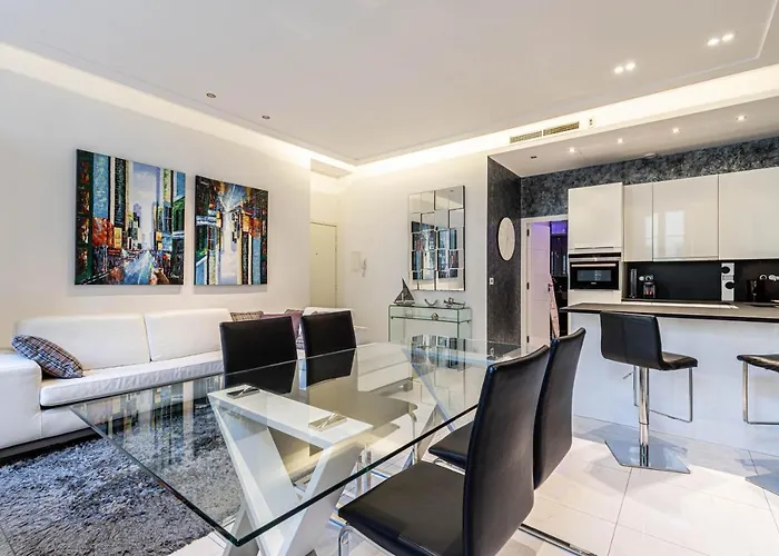 Large Renovated Studio - Rue Hoche - Cannes Center