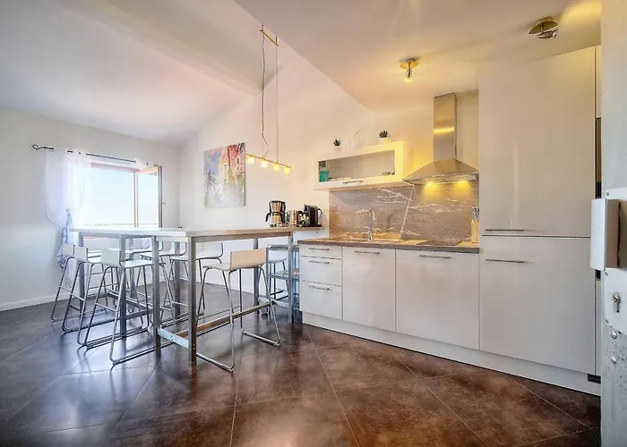 Immogroom - Refurbished - Sea View - Wifi - Air Conditioning