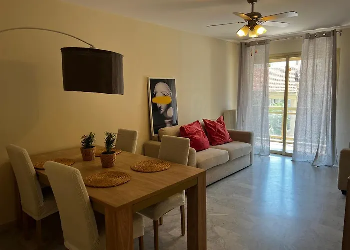 Mimosas -2 Rooms-Terrace-City Center -Air Conditioning