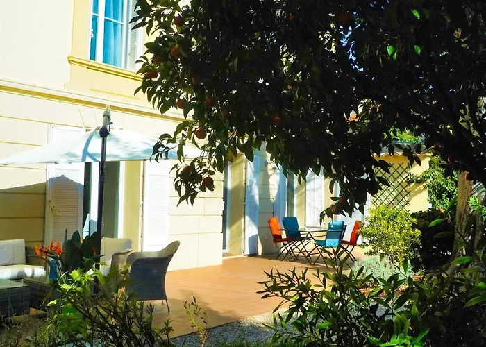 Beautiful And Spacious Apartment With A Lovely Garden