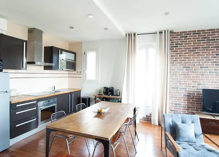 Cozy 1 Bedroom Flat,Free Parking, Close To Center