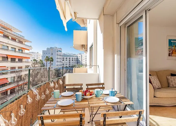 Charmant Appartement A 300 Metres Des Plages De La Croisette