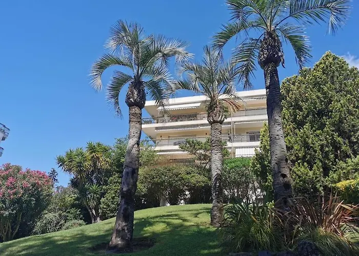 2 Bedrooms Seafront