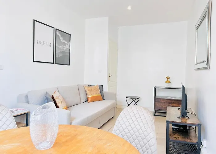 2 Bedroom Flat Cannes Center La Croisette Banane
