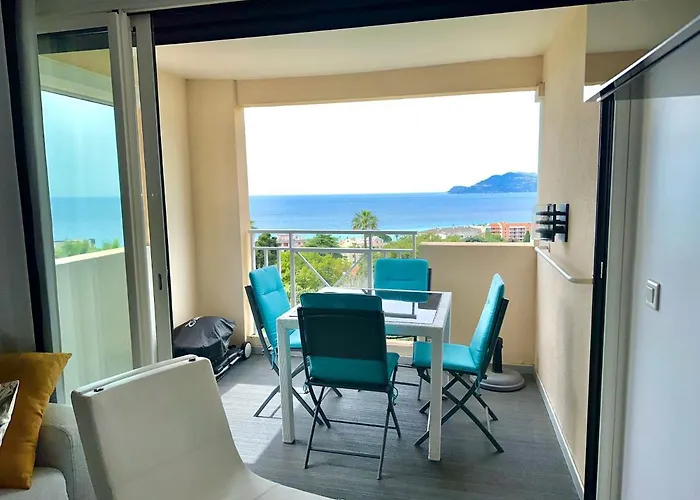 Beau T2 Avec Terrasse Vue Mer