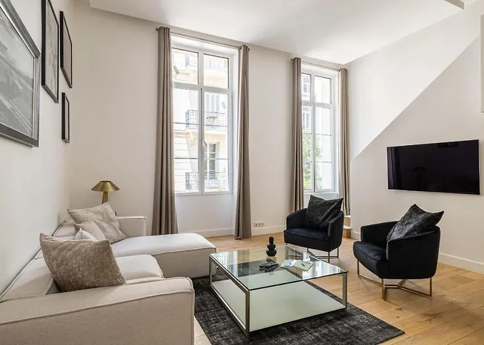 Luxury Renovated Apartment - Rue Hoche