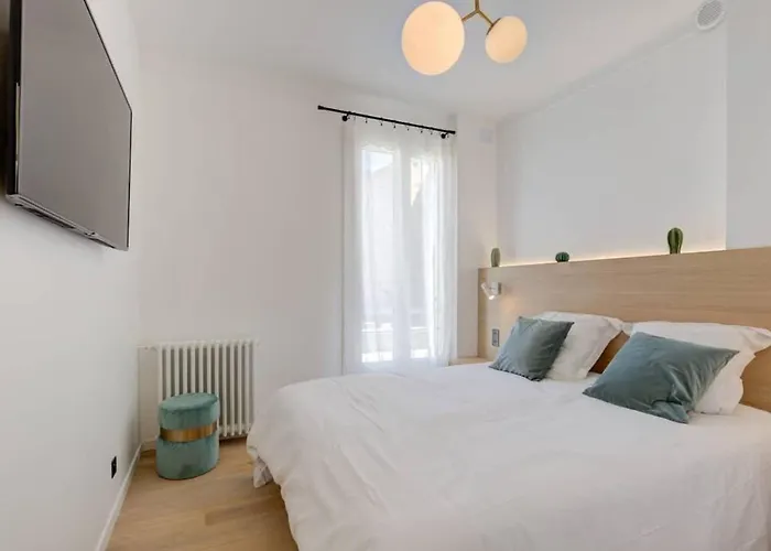 Magnificent Renovated 4-Room Apartment - Croisette Carre D\'Or