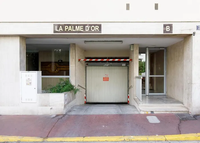 Royal Palm Yourhosthelper