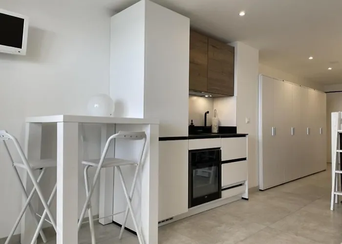 Studio Cabine A Cannes La Bocca - Vue Mer, Piscines, Parking, 200M De La Plage - Fr-1-609-74