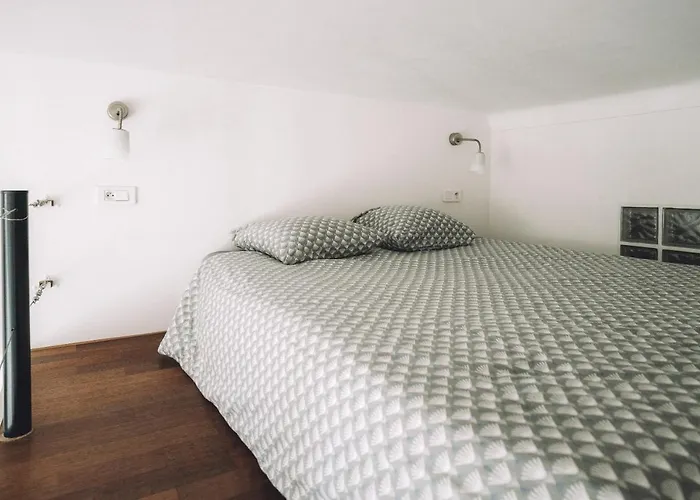 Cannes Centre Ville- Bel Appartement Studio + Mezzanine