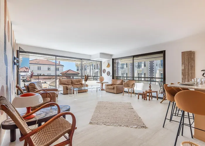 Lb Vacation Rentals I A Short Stroll To Palais, Beach, Terrace & Seaview