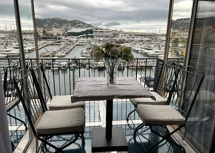Cannes Vieux Port Splendide Vue