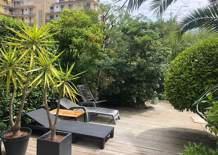 Only 60M To The Beach, 2 Bedroom Cozy Apartment, 80M2 Big Garden, Very Central