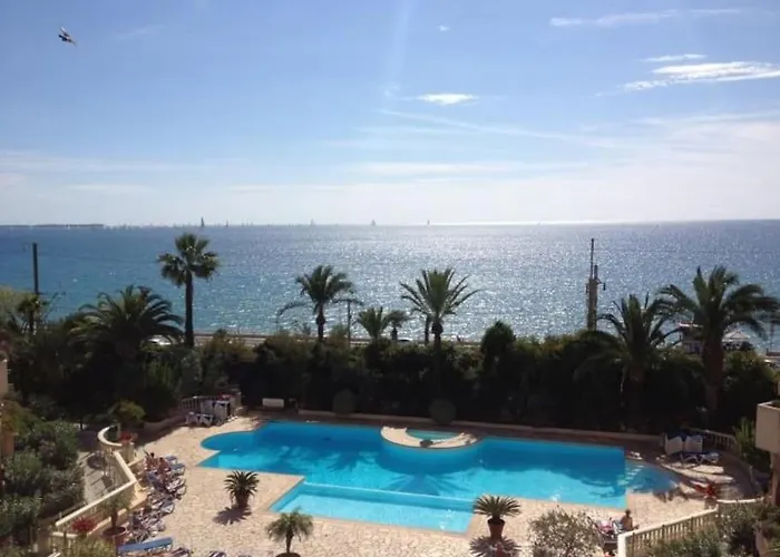 Bord De Mer, Terrasse, Tout A Pieds
