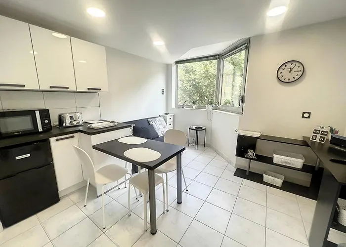 Appartement 2P Avec Piscine A 150 M Plage Proche Palais