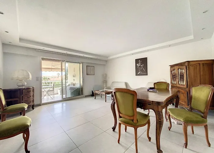 Cannes - 3 Pieces A 15Mn Palais
