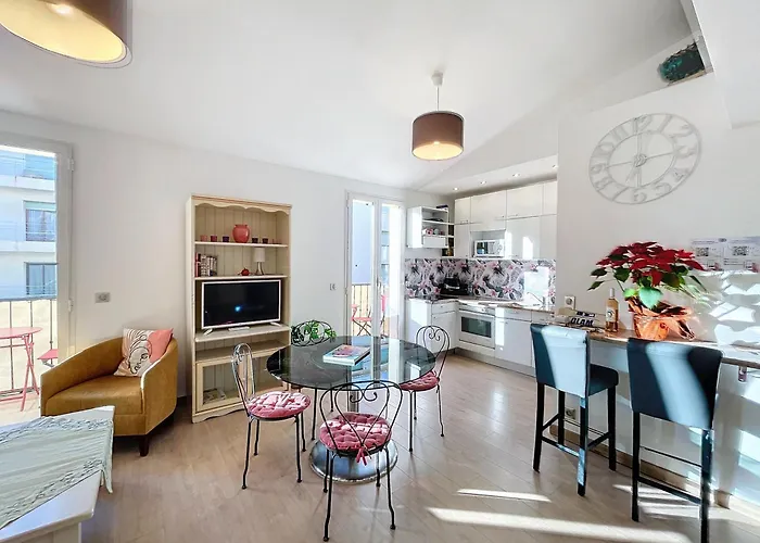 Cannes Close Centre 2 Bedroom 2 Bath Mezzanine & Balconies Exceptional Rating Ideal Families Easy Parking By Olam Properties